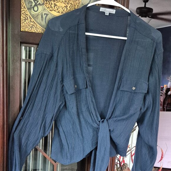 Ladies top. Open styling. it only ties in front. LS. size M/L - Picture 2 of 5